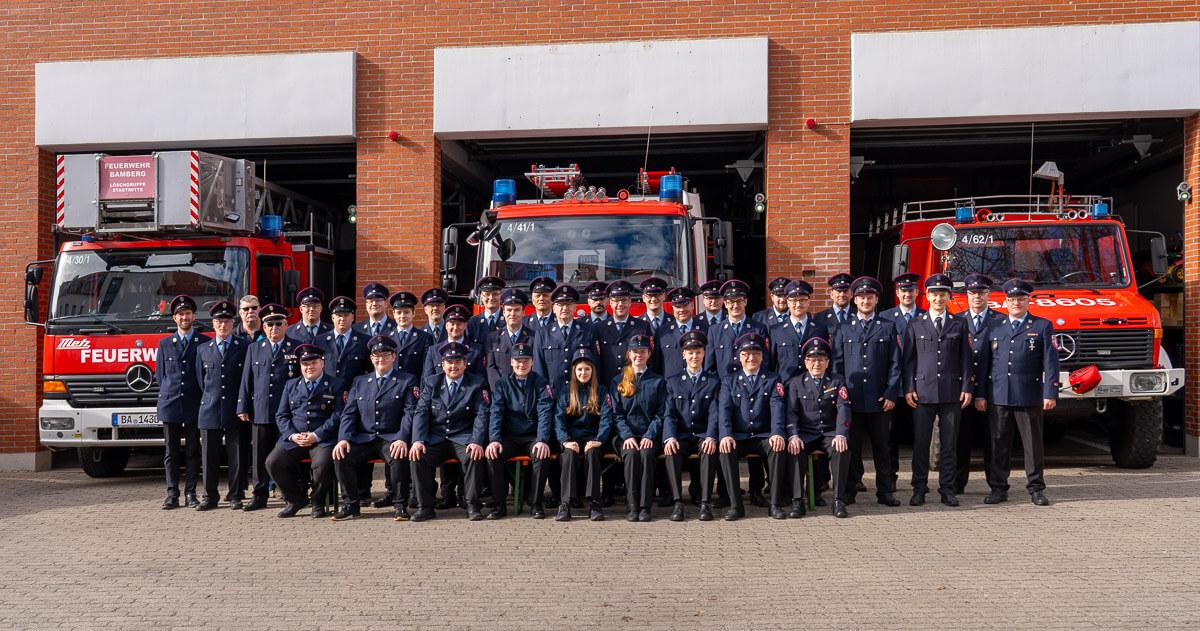 Die Mannschaft der Löschgruppe Stadtmitte mit passiven Mitgliedern