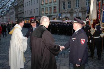 Begrüßung durch die Geistlichkeit an der Martinskirche