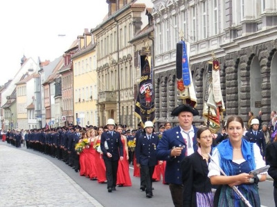 ... und die dahinter laufenden Kameraden der FF Bamberg