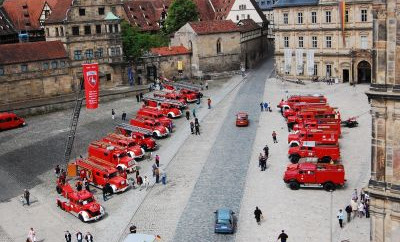 Der Blick auf den Domplatz mit den „roten Farbtupfern“